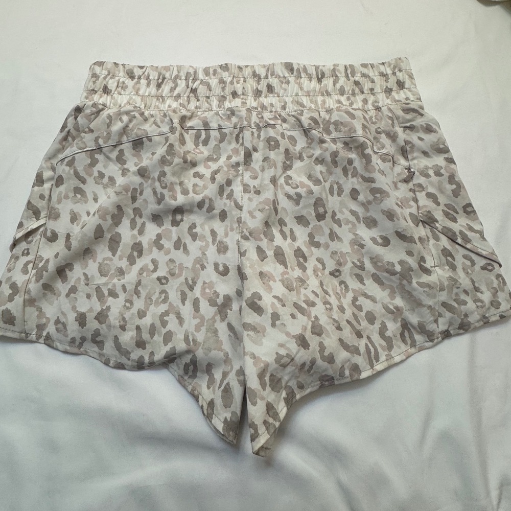 Avia Womens Leopard Print Bike Liner Running Shorts Tan Size M 8-10 NWT - Picture 3 of 5